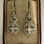 Zarte handwerkliche Ohrring