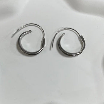 Zarte handwerkliche Ohrring