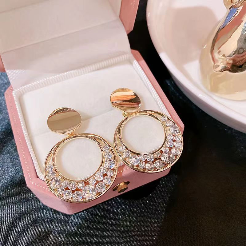 Schöne Ohrring mit einzigartigem Stil