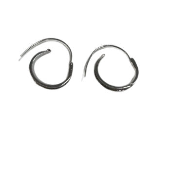 Zarte handwerkliche Ohrring