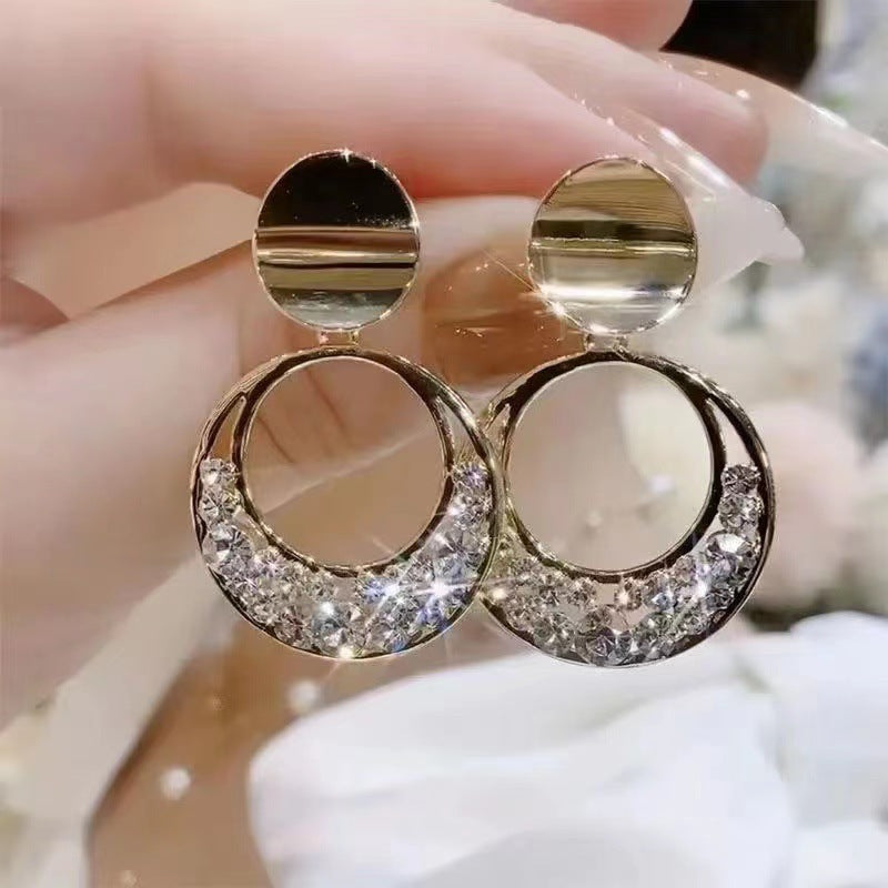 Schöne Ohrring mit einzigartigem Stil