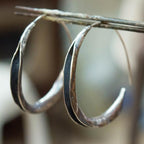 Zarte handwerkliche Ohrring