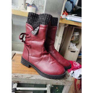 Anmutige Orthopädische Stiefel für modernen Look