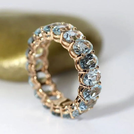 Zarte handwerkliche Ring