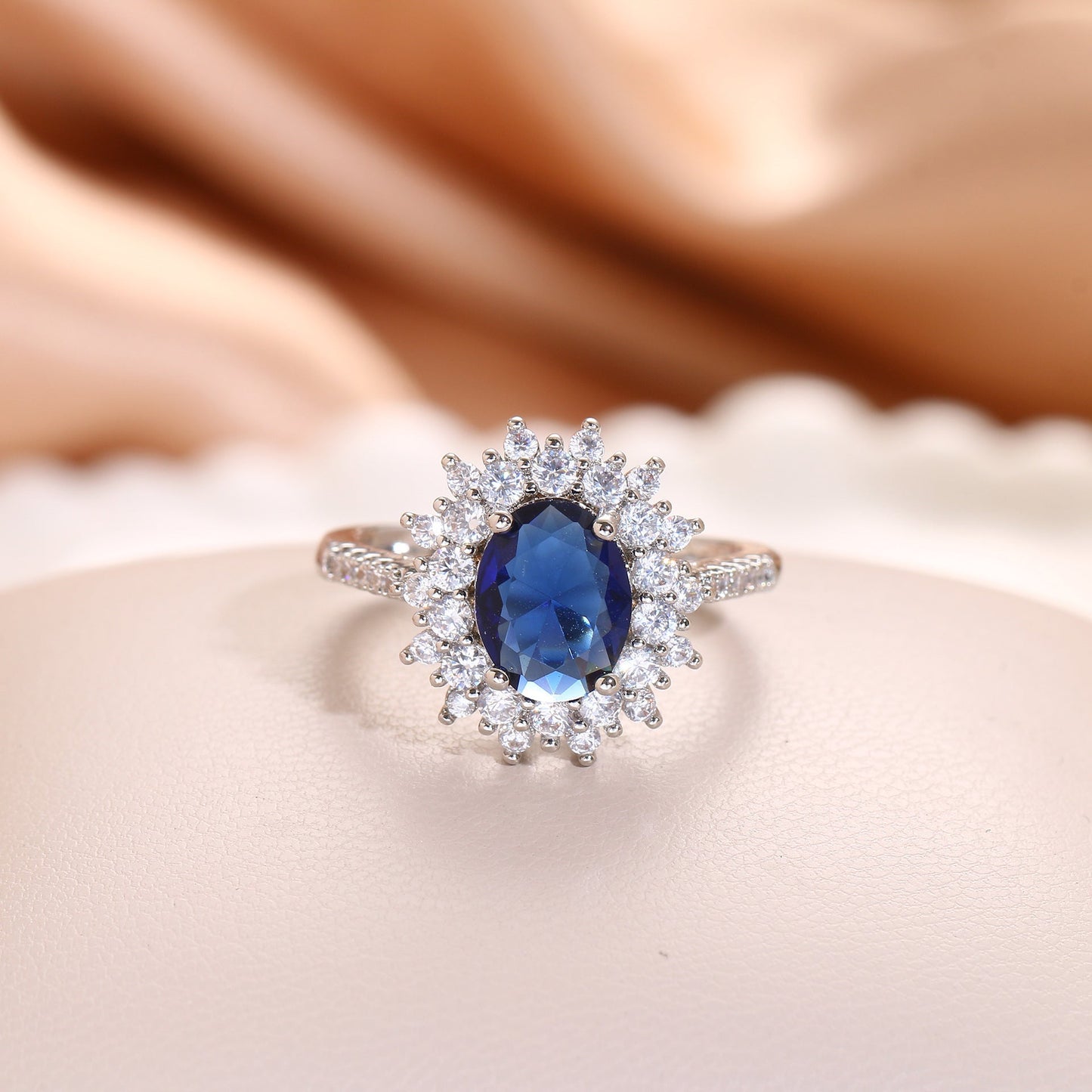 Zarte handwerkliche Ring