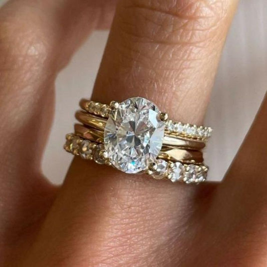 Zarte handwerkliche Ring