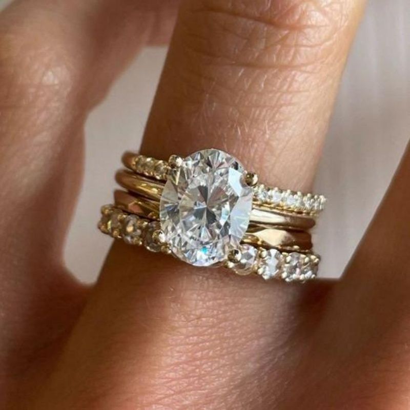 Zarte handwerkliche Ring