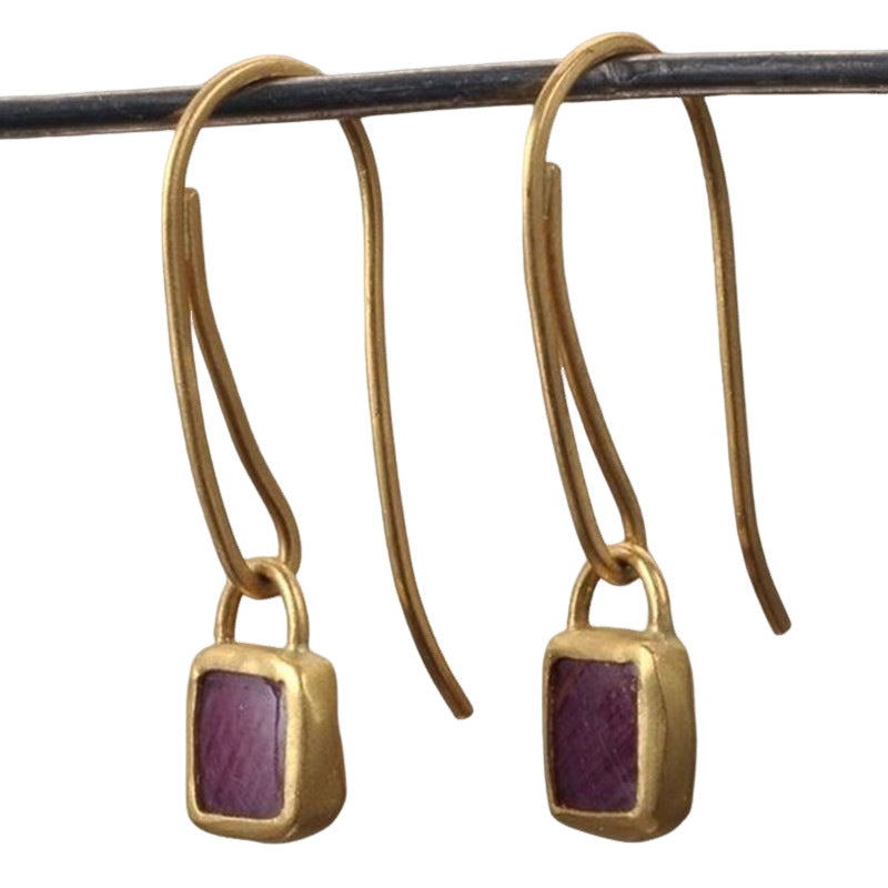 Zarte handwerkliche Ohrring