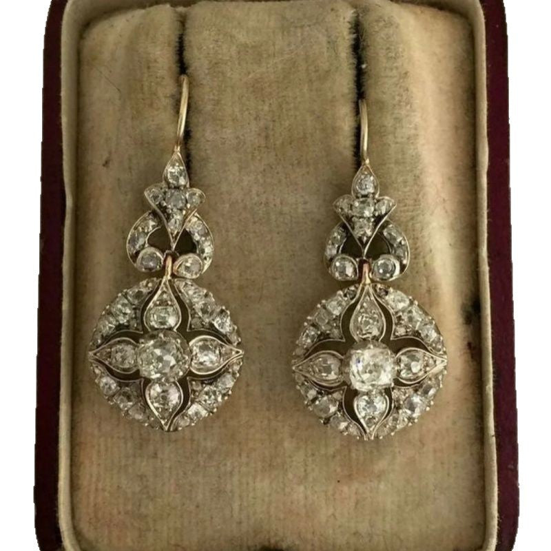 Zarte handwerkliche Ohrring