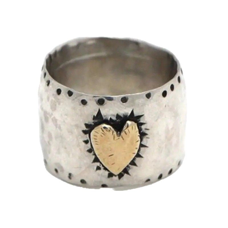 Zarte handwerkliche Ring