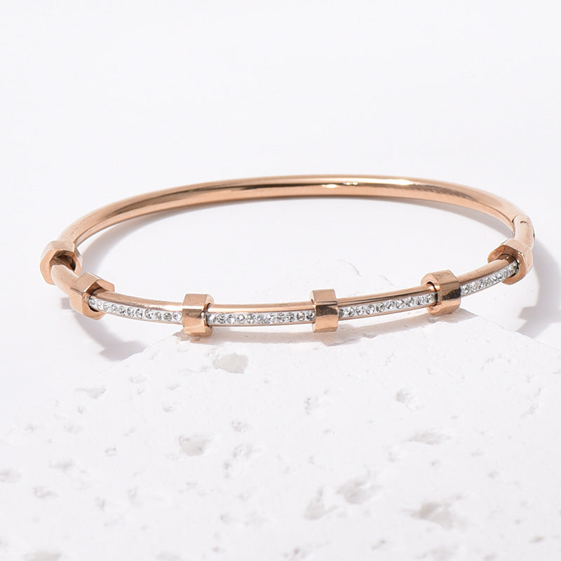 Schöne Gold Armband mit einzigartigem Stil