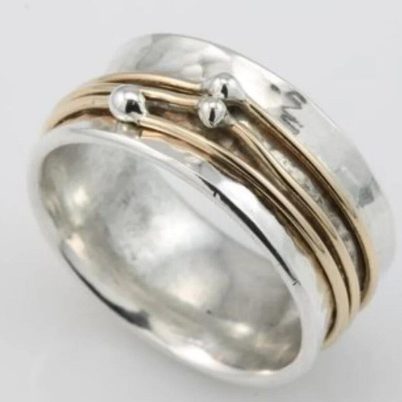 Zarte handwerkliche Ring