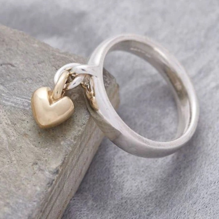 Zarte handwerkliche Ring