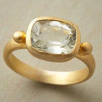Klassische Gold Ring mit zeitloser Eleganz