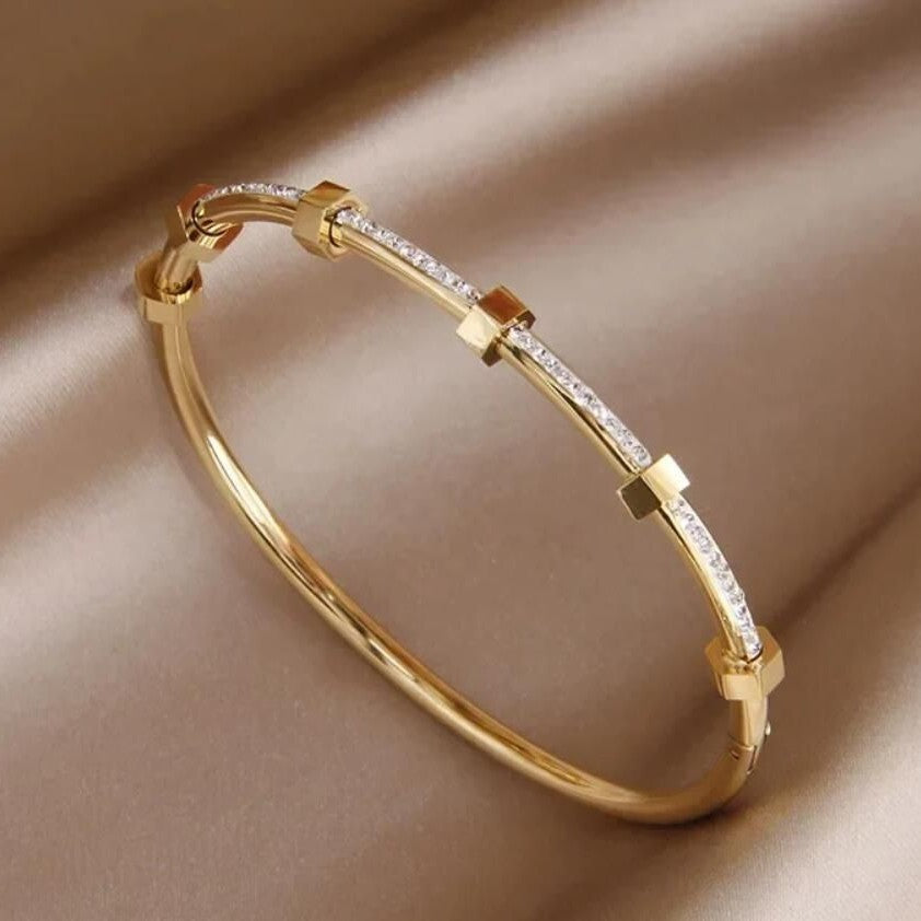 Schöne Gold Armband mit einzigartigem Stil