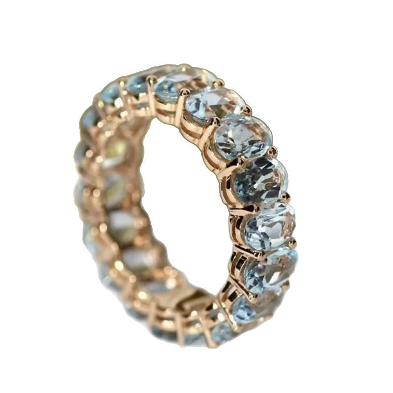 Zarte handwerkliche Ring