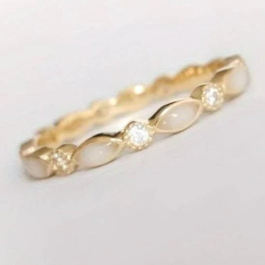 Schöne Gold Ring mit einzigartigem Stil