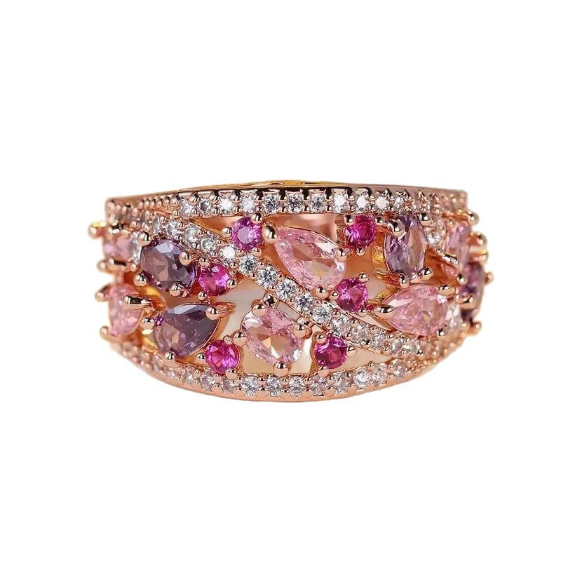 Zarte handwerkliche Ring